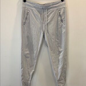 Athleta Trekkie North Jogger with zipper pockets Nylon Spandex Size 16